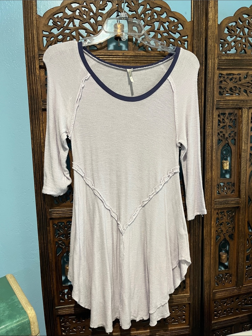 Free Prople Women’s Scoop Neck raw edged Tunic in Light Lavender with Navy Trim
